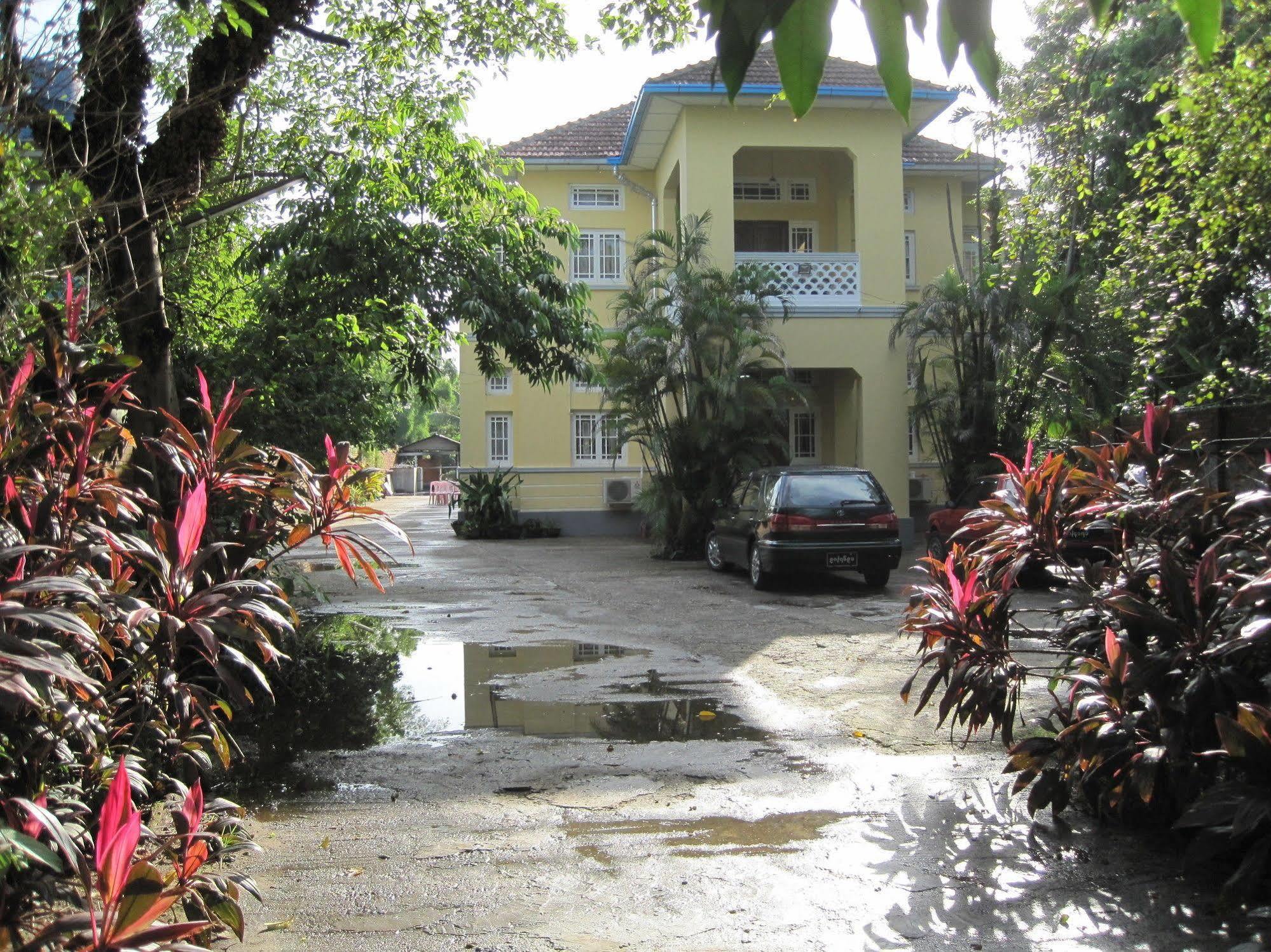 Golden Guest Inn Yangon Ngoại thất bức ảnh