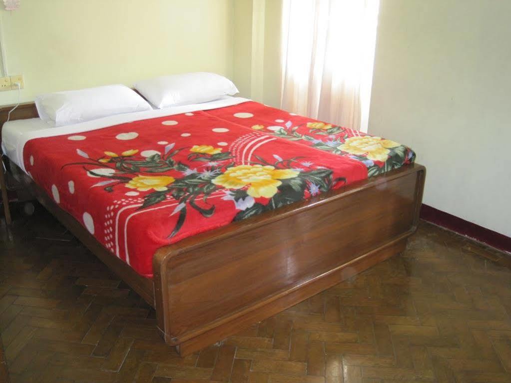 Golden Guest Inn Yangon Ngoại thất bức ảnh