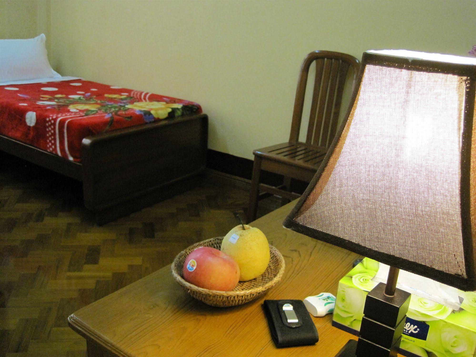 Golden Guest Inn Yangon Ngoại thất bức ảnh
