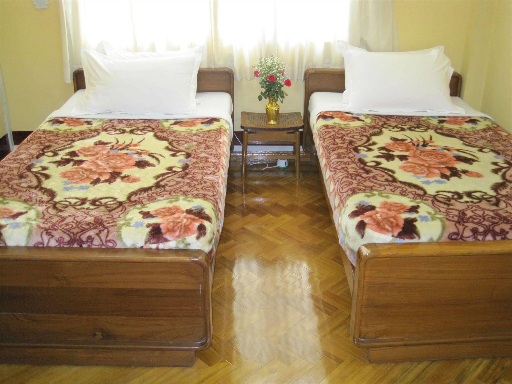 Golden Guest Inn Yangon Ngoại thất bức ảnh