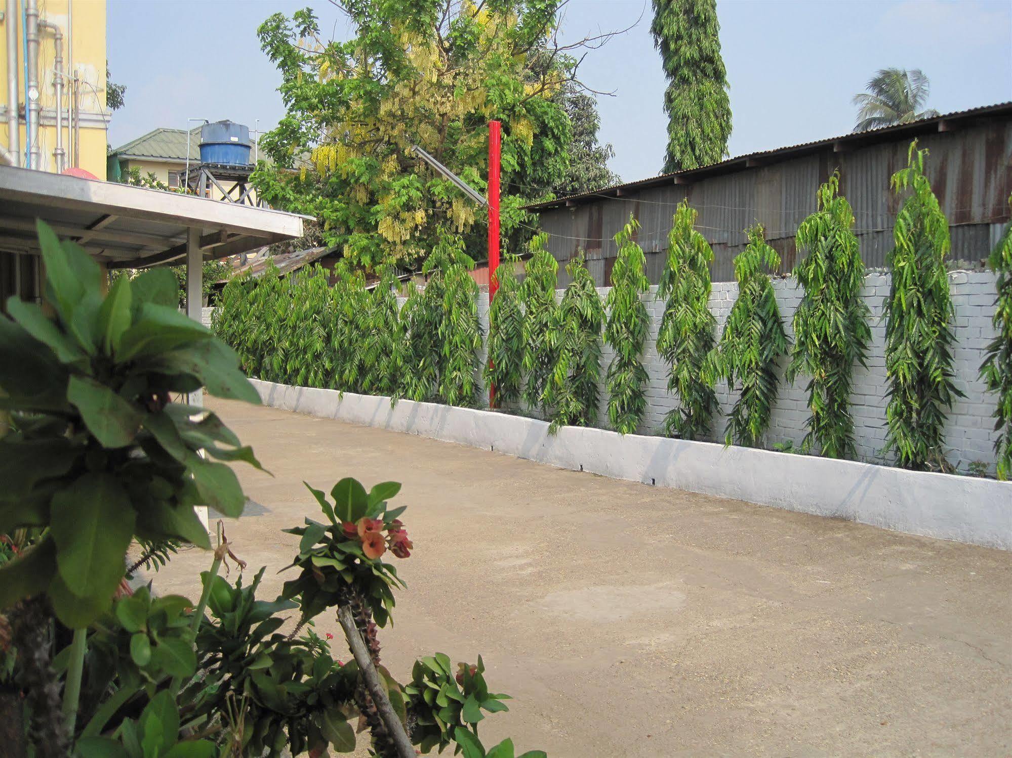 Golden Guest Inn Yangon Ngoại thất bức ảnh